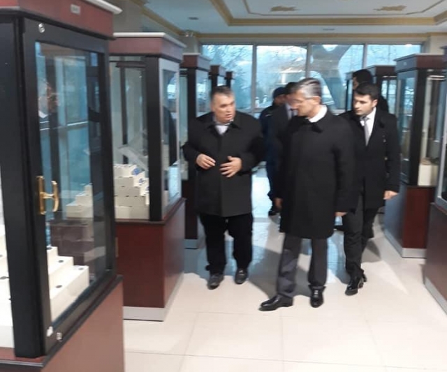 Vali Erdoğan Bektaş, Çanakçılar Seramik’i ziyaret etti